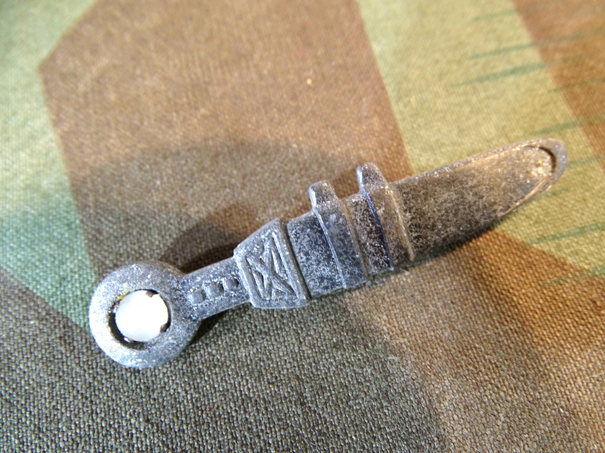 WHW Abzeichen Historische Waffen, Schwert, G4 " Feinzink