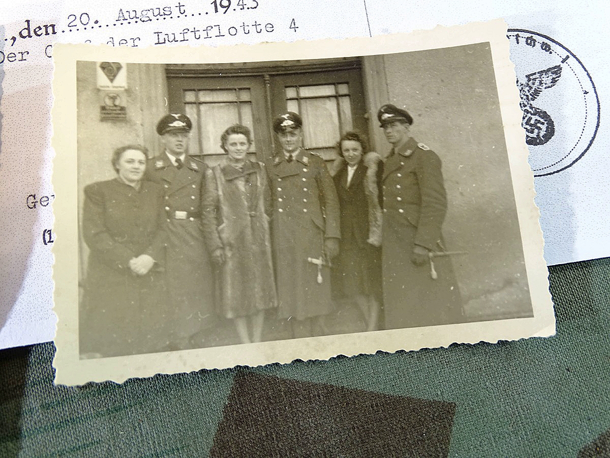Fotonachlass mit Kopie der Urkunden, DK Gold Träger und Ehrenpokal Inhaber Jagdflieger d. Luftwaffe Fotonachlass mit Kopie der Urkunden, DK Gold Träger und Ehrenpokal Inhaber Jagdflieger d. Luftwaffe