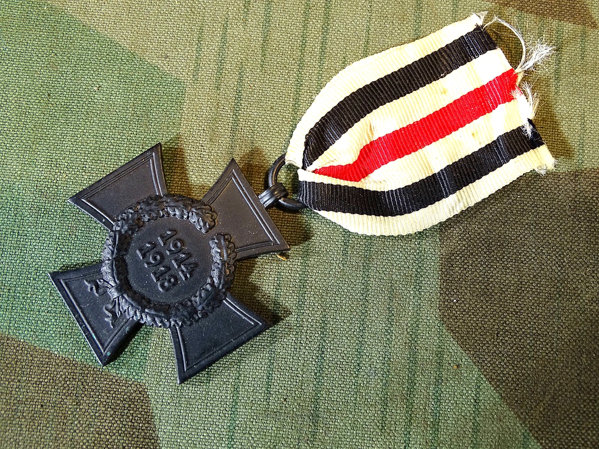 Ehrenkreuz für Witwen und Waisen 1914-18 - …Hst.: D&Co, Eisen geschwärzt, am Band