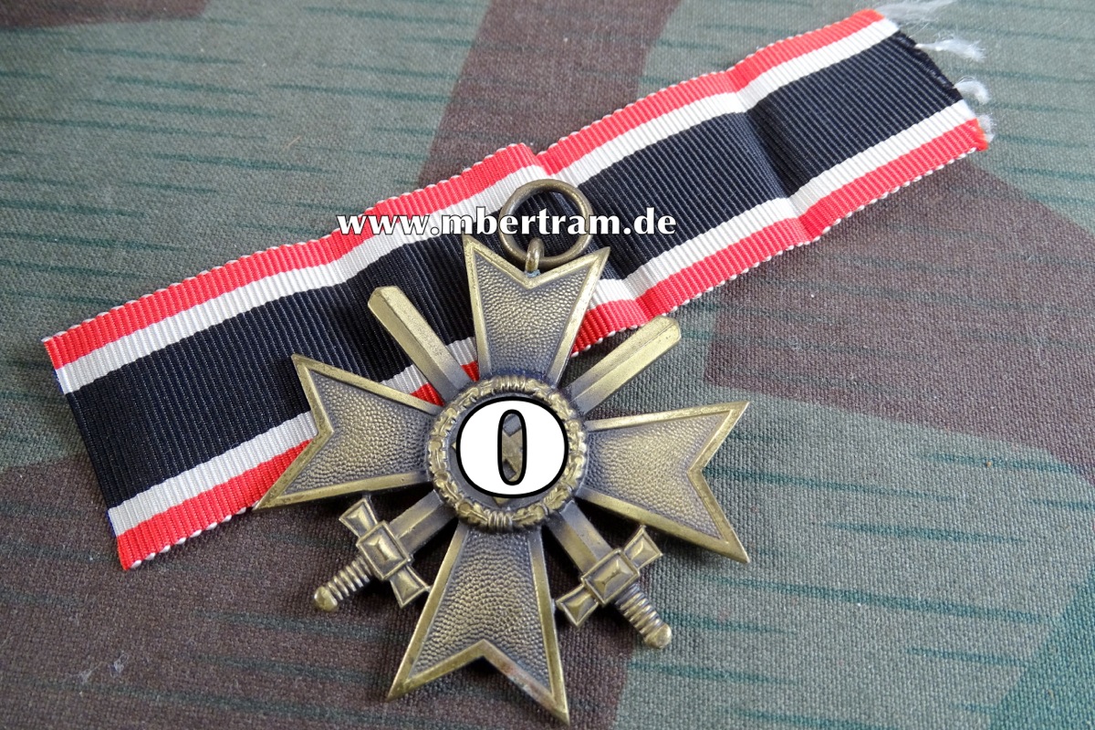 KRIEGSVERDIENSTKREUZ 2. KL. 1939 MIT SCHWERTERN AM BAND