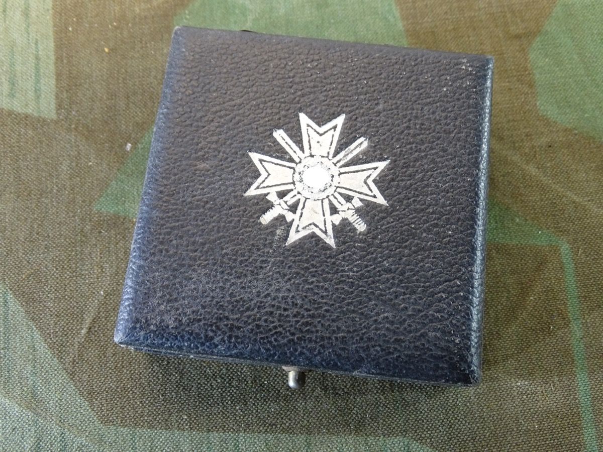 Leeres Etui für Kriegsverdienstkreuz 1. Klasse mit Deckelaufdruck / HK, Klein & Quenzer A.G.