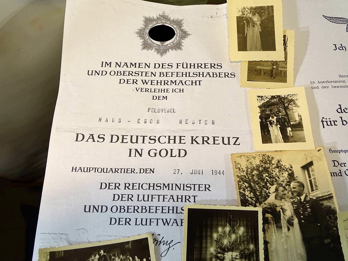 Fotonachlass mit Kopie der Urkunden, DK Gold Träger und Ehrenpokal Inhaber Jagdflieger d. Luftwaffe Fotonachlass mit Kopie der Urkunden, DK Gold Träger und Ehrenpokal Inhaber Jagdflieger d. Luftwaffe