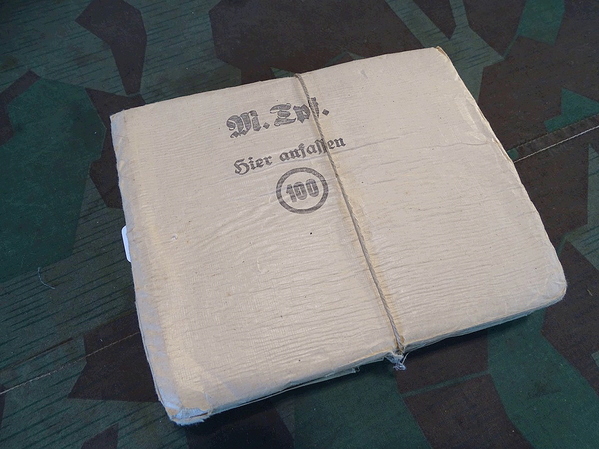 Ca. 13 originalverpackte Sanitäts Verbandmaterialien/ Tupfer " M. Tpf. ( 100)  