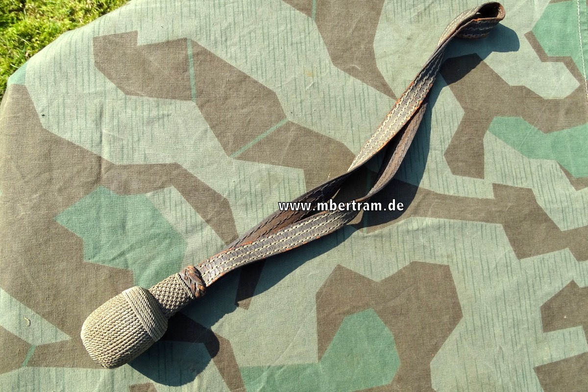 Preußen  Offiziers - und Unteroffiziers Portepee  Das Band aus dunklem Leder