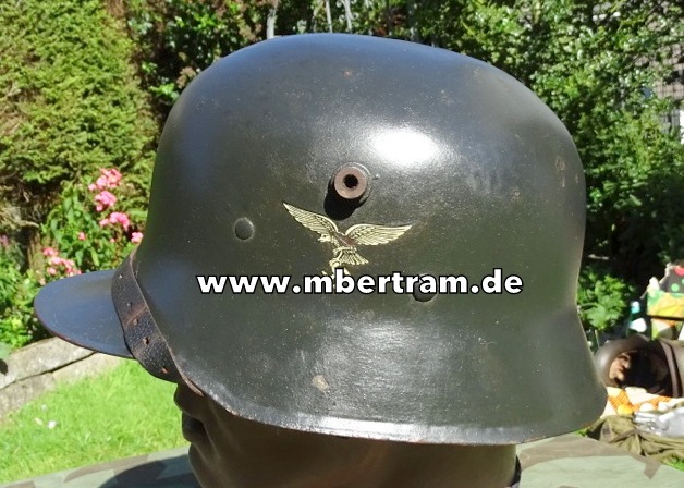 Früher Luftwaffen Stahlhelm M 17, Österr. Modell, beide Embleme, schöner Zustand