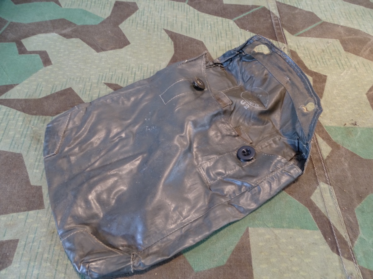 Wehrmacht, gummierte feldgraue Gasplanen Tasche mit Herstellermarke