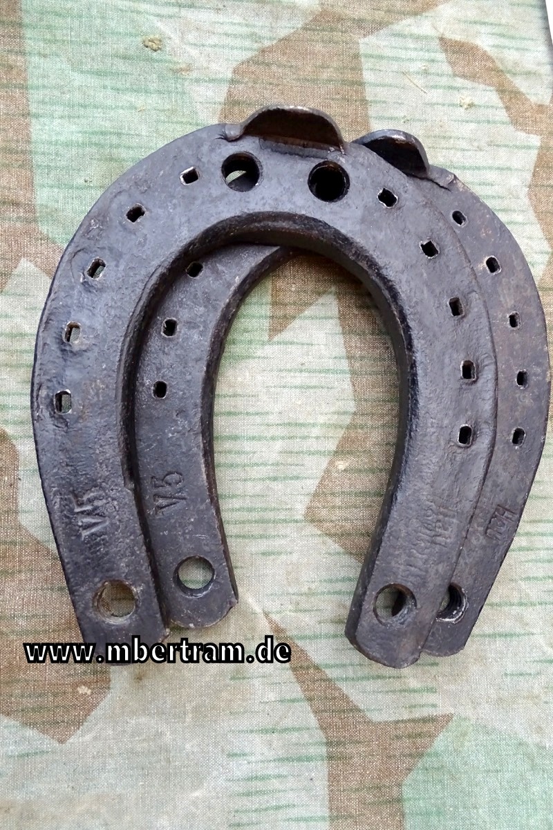 Wehrmacht Paar Hufeisen Gr. V5, Stempel  "Hau 1944" schwach lesbar