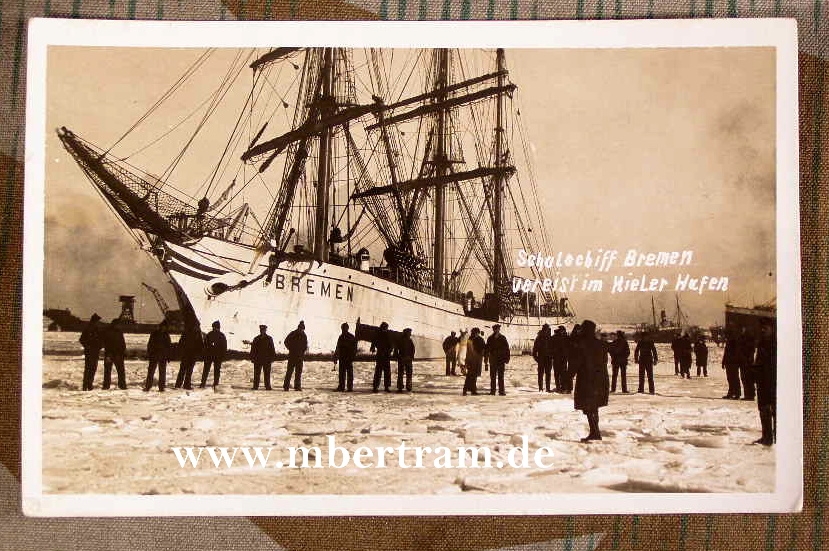 Postkartenfoto "Schulschiff Bremen" vereist im Kieler Hafen"