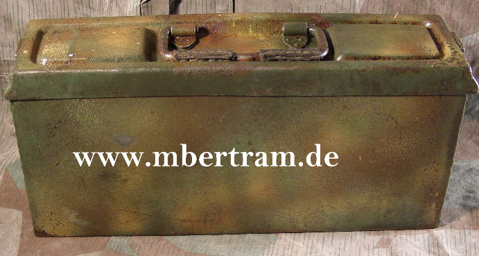 WH MG 34/42 Patronenkasten 41 . Tarnfarben, Hst . 1944