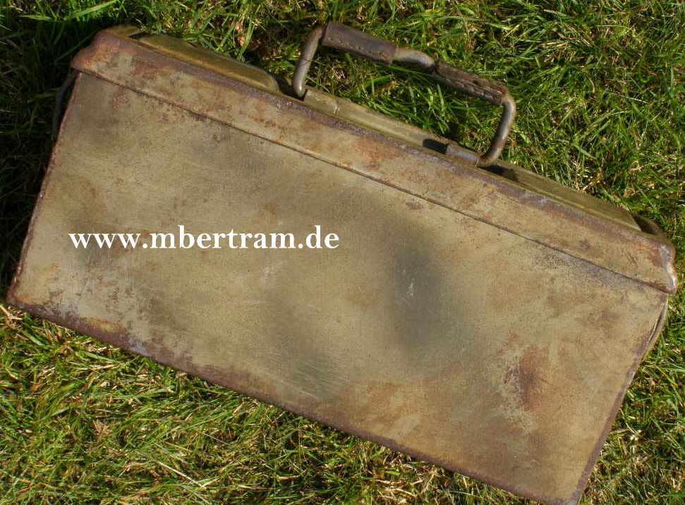 MG 34/42 Patronenkasten 41, "skt" , Lehmgelb, Tarnflecken