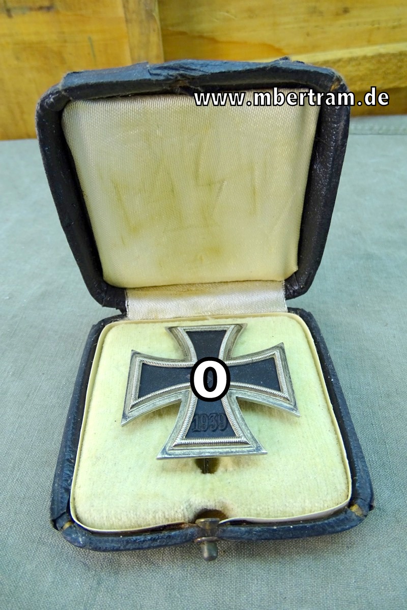 Eisernes Kreuz 1939 1. Klasse ohne Hst. Marke,, gewölbt,  in Etui
