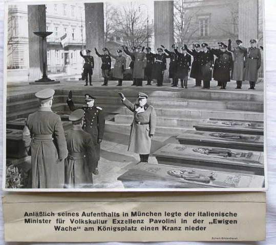 Kranzniederleg. Ewige Wache München, Ital. Minister u. SS
