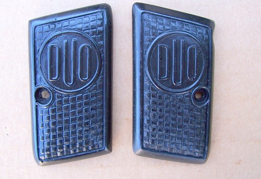 Griffschalen / Grippanels for 6,35 Kal. Brünner Duo Pistol