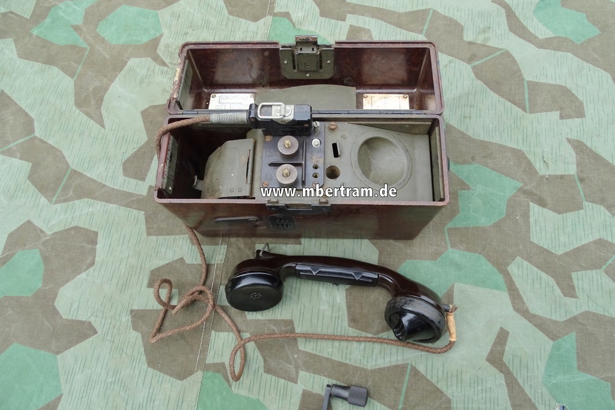 Spätes WH Feldtelefon Baujahr 1944 auf Hörer und Gehäuse, Kurbel ungemarkt