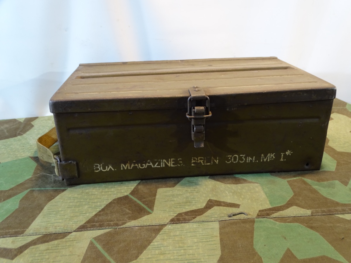 Britischer Magazinkasten für 12 Brenn MG Magazine 2. Weltkrieg, Top Beschriftung 