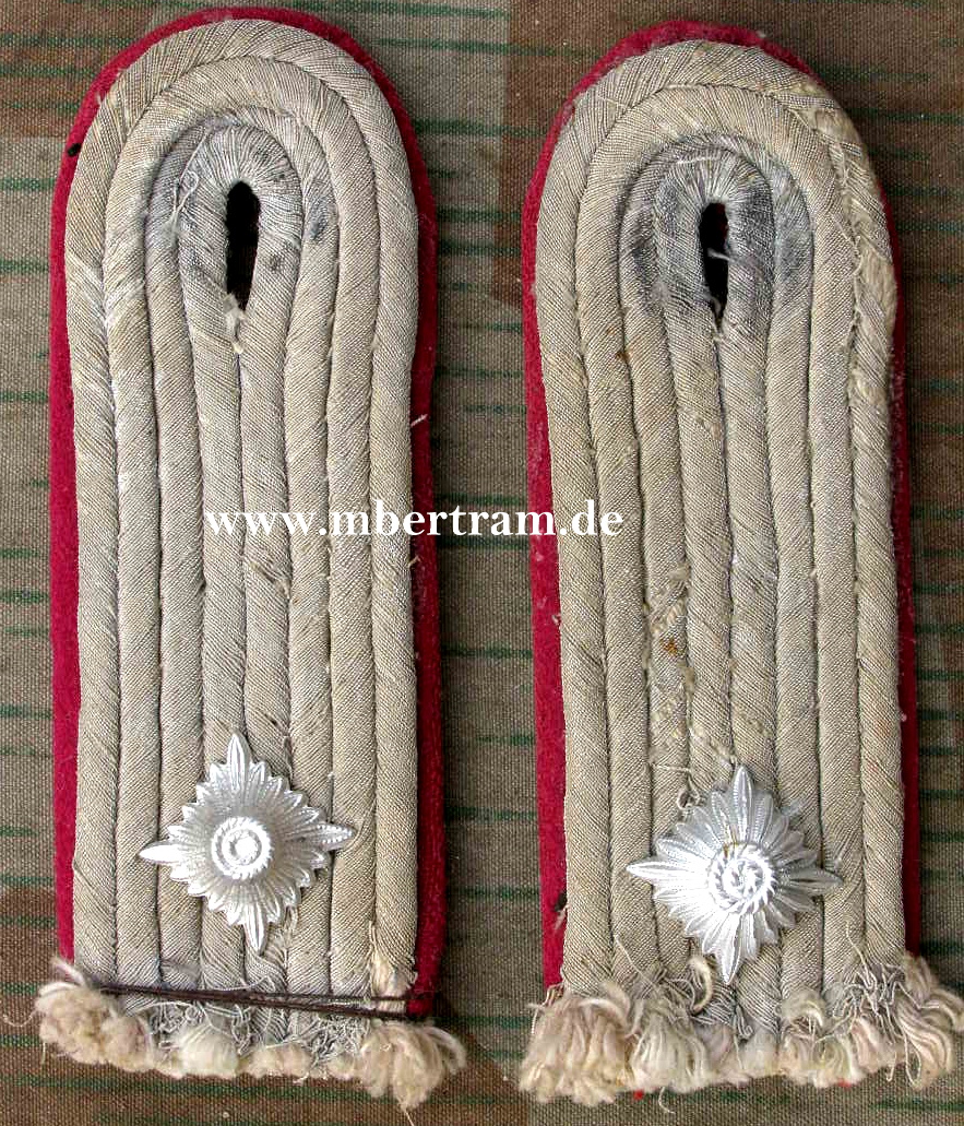 8229-1 Paar Schulterstücke Oberleutnant Nebeltruppe