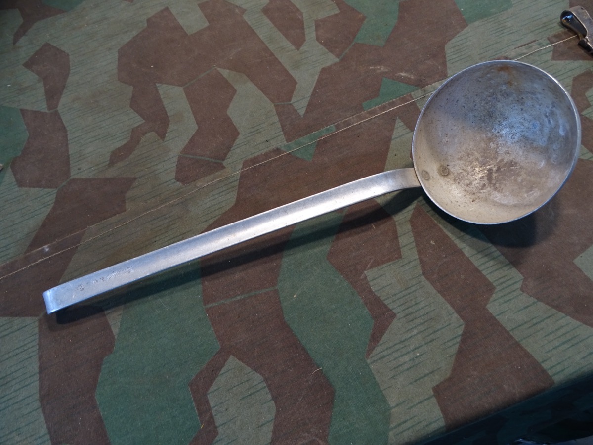 Kriegsmarine 34,5 cm lange Schöpfkelle. Aluminium. Mit Adler 1941