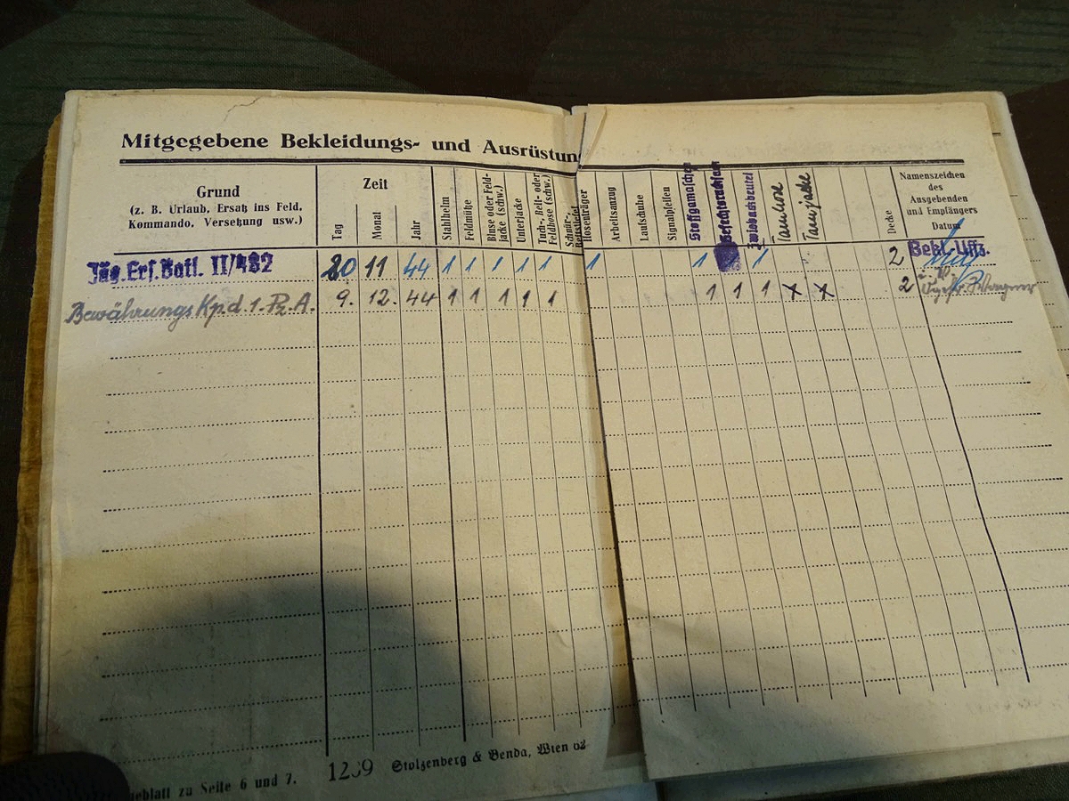 Soldbuch Grenadier Artur B, Jäger Ers. Btl. II/482, 5 Orden eingetragen Soldbuch Grenadier Artur B, Jäger Ers. Btl. II/482, 5 Orden eingetragen