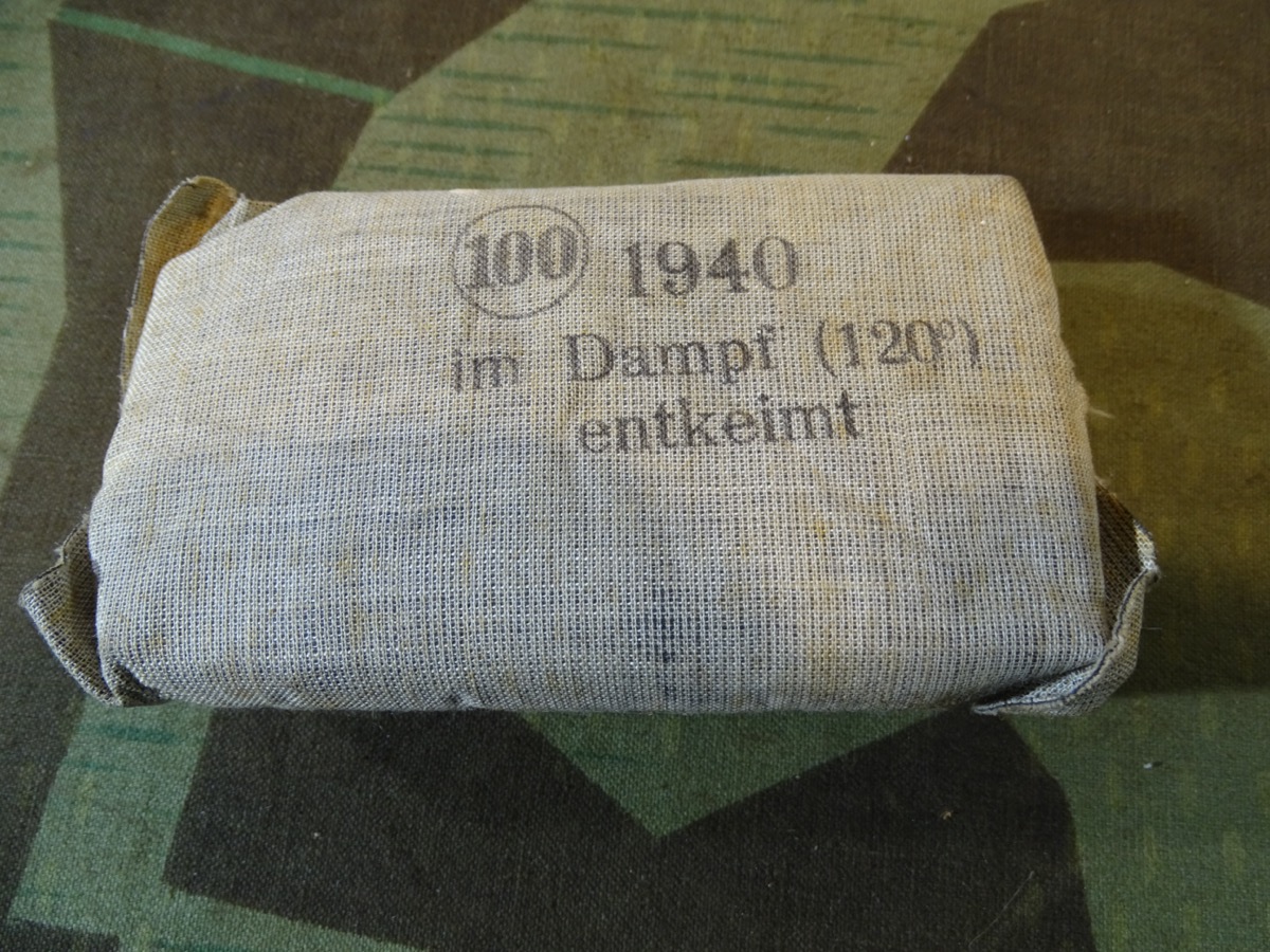 Großes Wehrmachts Verbandpäckchen, 1940, Hersteller dhr ( Lohmann KG) 