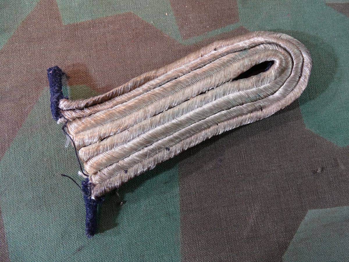 Schulterklappe Leutnant frühe Kriegsmarine / Reischsmarine zum durchstecken. 