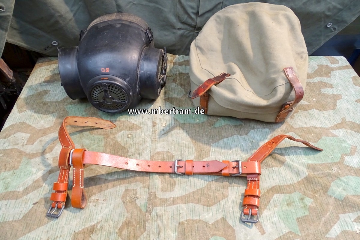 Wehrmacht Pferdegasmaske 38 in Tasche, mit Beriemung