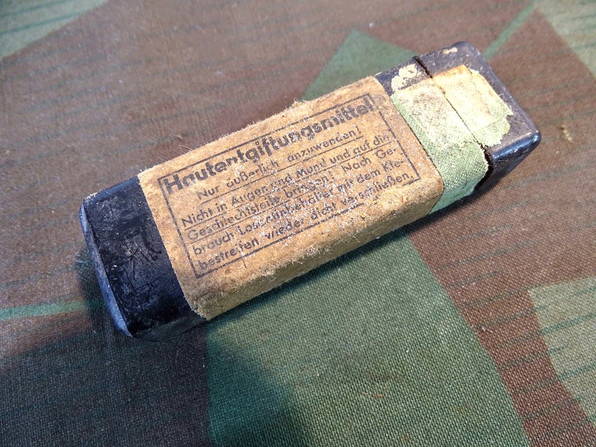 Wehrmacht Gas-Hautentgiftungsmittel Losantin, von 1942, grüner Ring