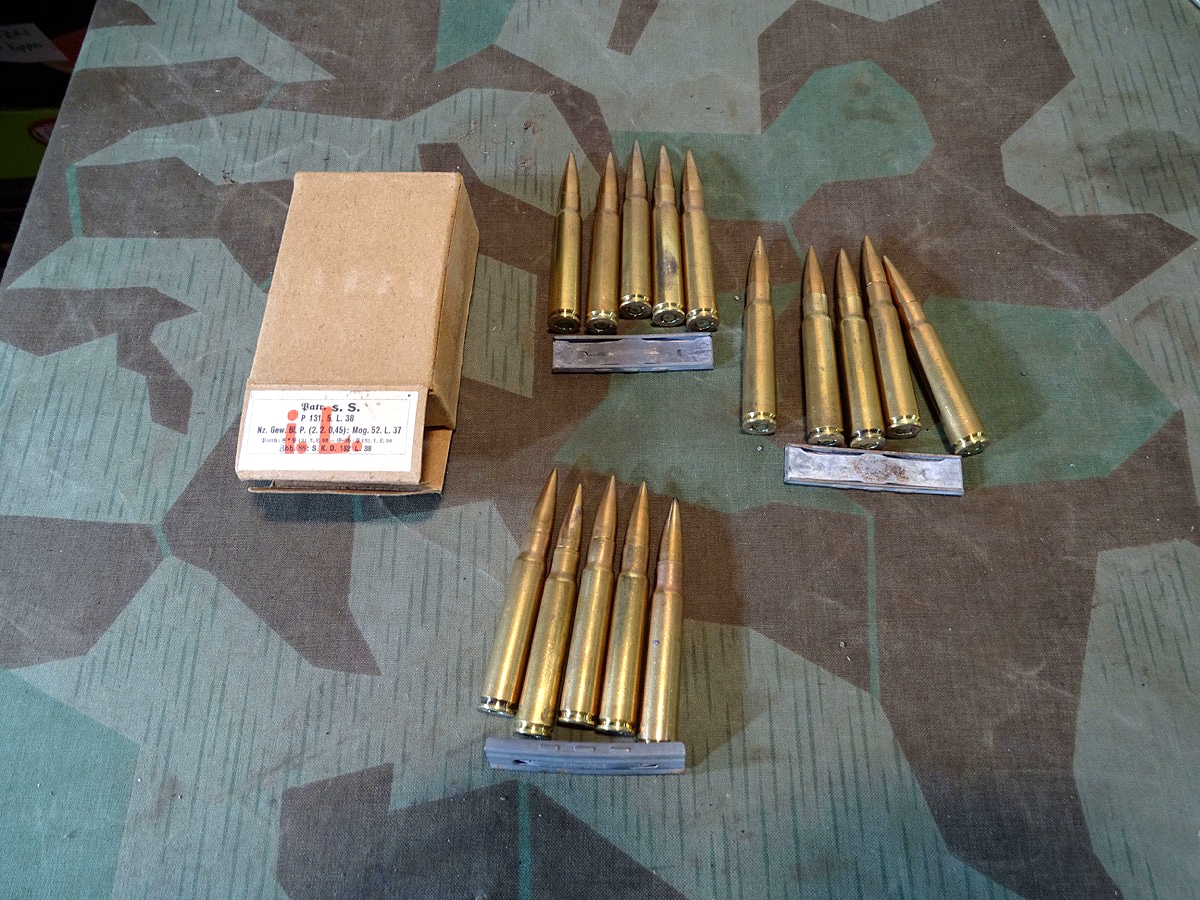 15 Schuss Wehrmachts Deko Munition 8x57 mit Originalschachtel u Ladestreifen. P131 1938, Nummerngleich