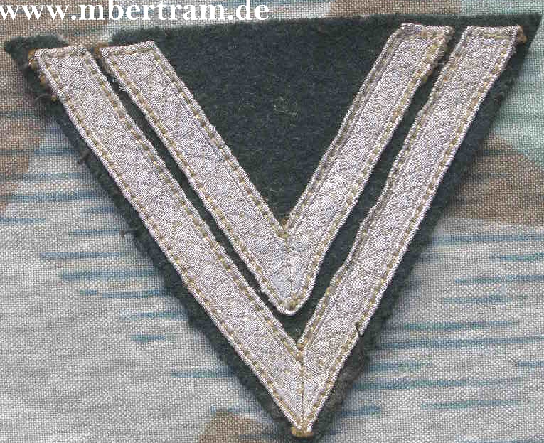 Ärmelwinkel Wehrmacht Obergefreiter, auf dunkelgrün