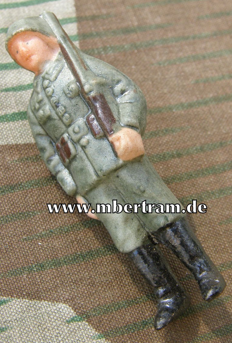 WHW, März 1938. Farbige Porzellanfigur. WH Infanterist