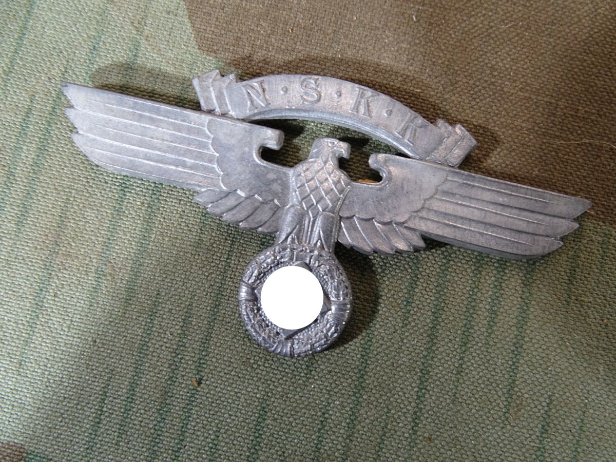 NSKK Schirmmützenadler 2. Modell, Feinzink, hohlgeprägt "M1/52 RZM"