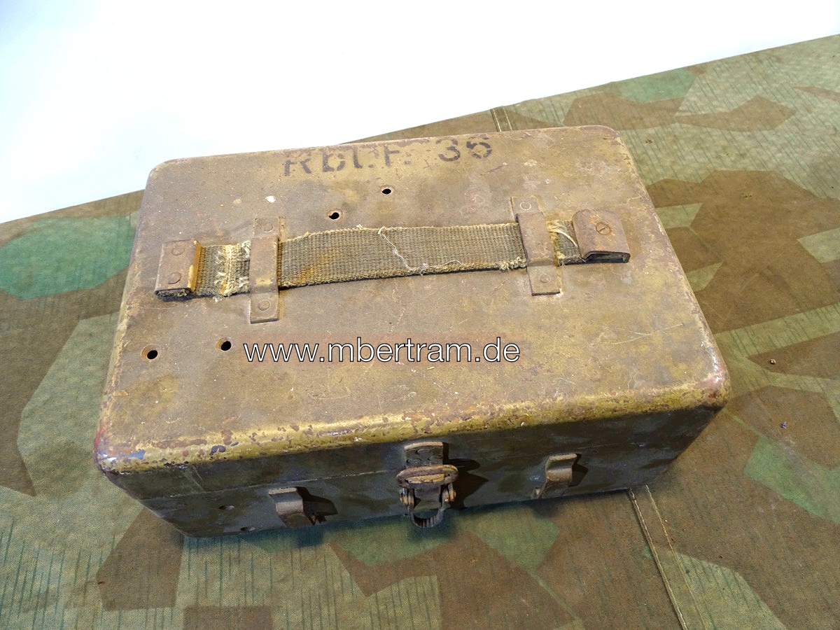 Wehrmacht Blechkiste für RBL. F.  36 Rundblickfernrohr Hersteller : "gew" / WaA
