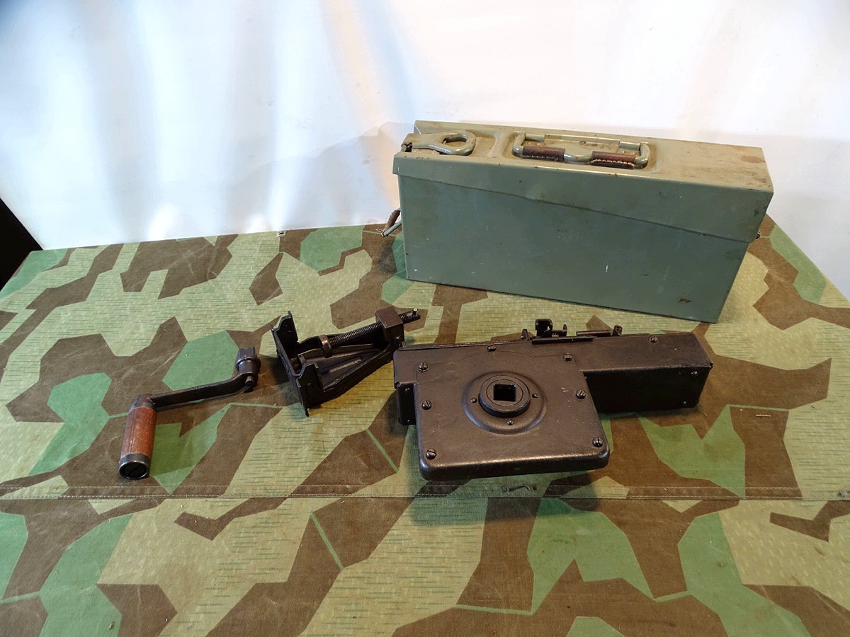 Gurtlader für MG 42/53 mit Gurtkasten ohne Trichter