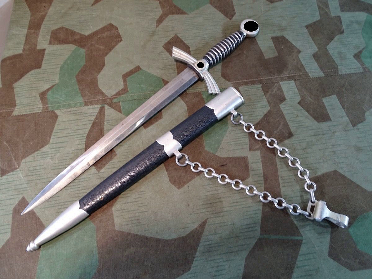 Luftwaffe Offiziersdolch 1. Modell, sogenannter "Borddolch". Alu Beschläge, Eickhorn.  Luftwaffe Offiziersdolch 1. Modell, sogenannter "Borddolch". Alu Beschläge, Eickhorn.