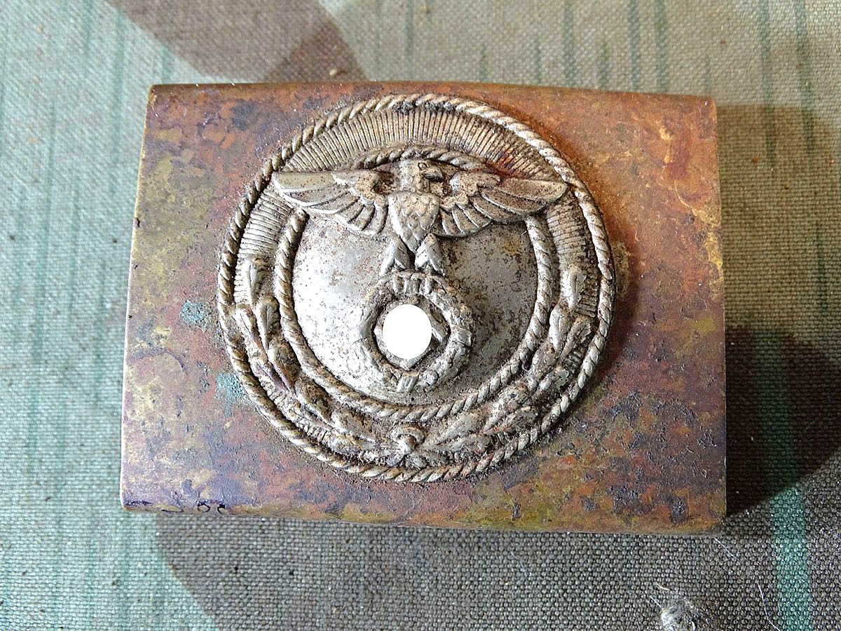 Sehr seltenes Ausgeh Koppelschloss der allgemeinen SS , Buntmetall, aufgelegtes Medaillon