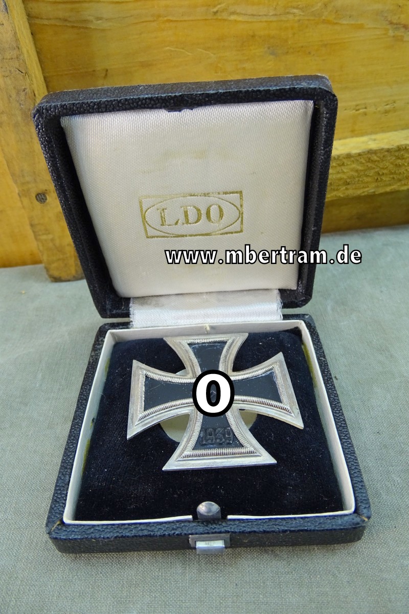 Eisernes Kreuz 1939 1. Klasse, Hersteller "L / 54" mit Schraubscheibe, mit LDO Etui