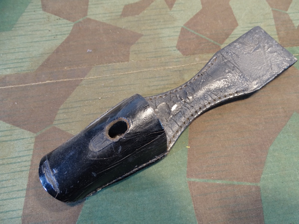 Koppelschuh für Wehrmachts Ausgeh-/ Extra  Seitengewehr KS 98, schwarzes Leder 
