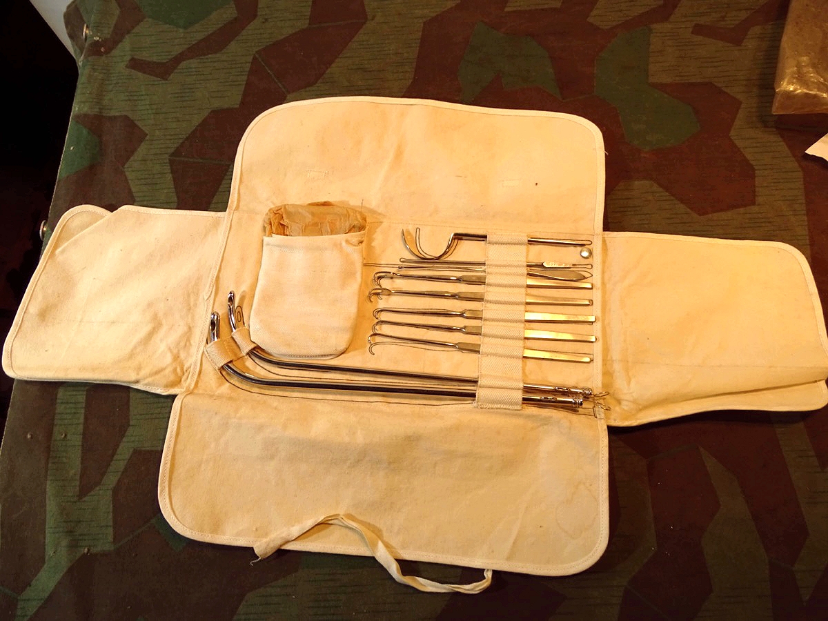 Wehrmacht Truppenbesteck Einsatz 4, sieht komplett aus. 