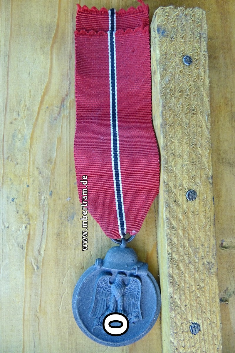 Medaille Winterschlacht im Osten,  Feinzink, am Band, Hersteller 25 ?