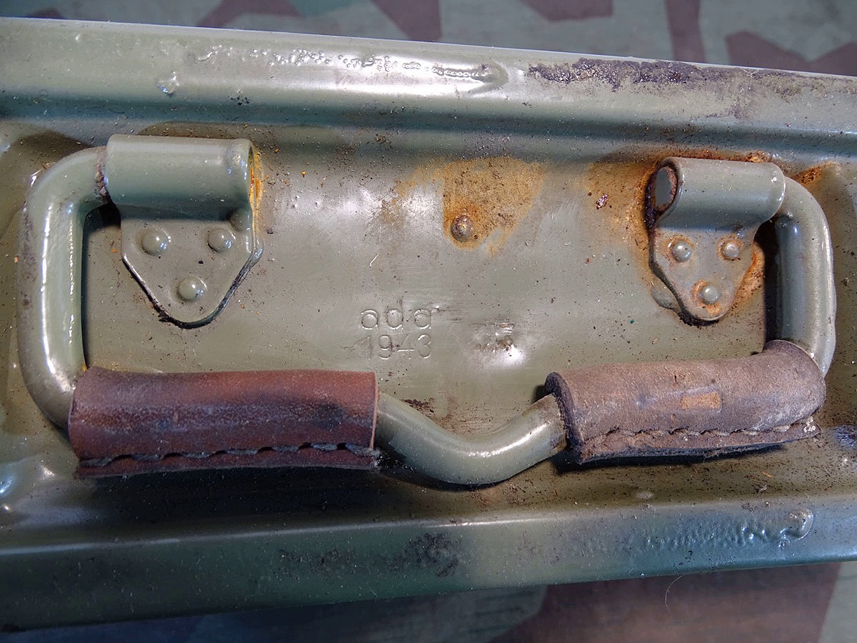 Wehrmacht Patronenkasten 41, mittelgrün überstrichen, ada 1943