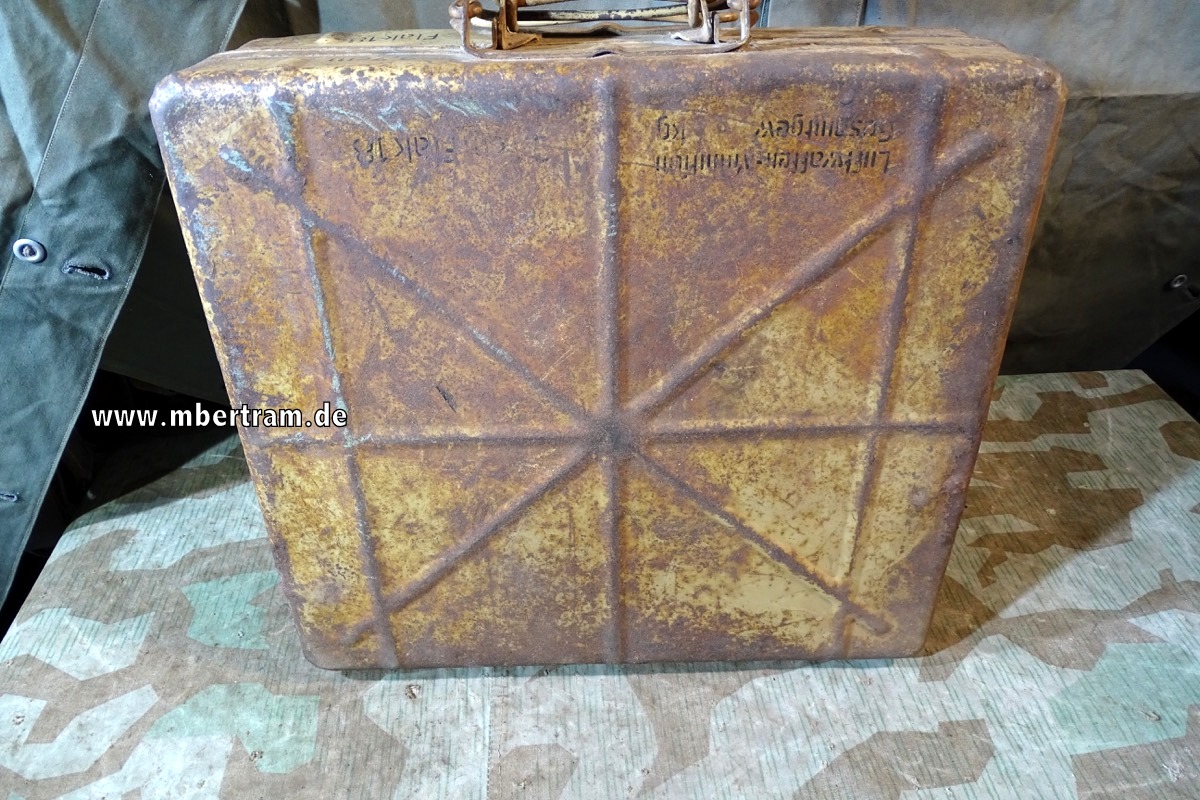 Transportkoffer f. 16 Stck. 3,7cm Granaten, m. 14 Pappröhren, m. Etikett