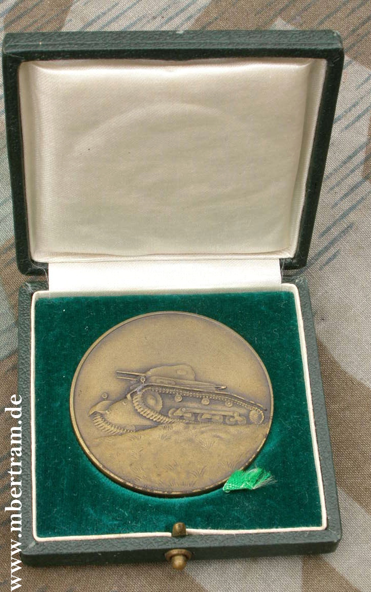 Medaille " Panzer Rgt. 1, 1.10.1937" mit Schatulle.