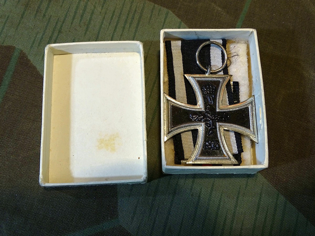 Eisernes Kreuz 2. Klasse 1914, Band, Schmucketui, schöner Zustand. Ring mit Hst. Marke D ? H ?B?