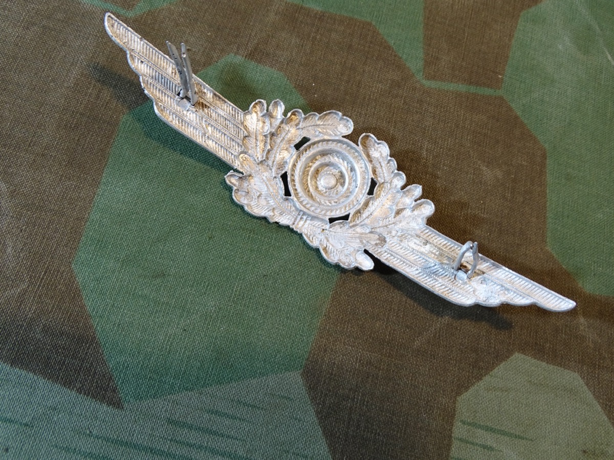 Schwinge mit Eichenlaub und Kokarde für Luftwaffen Schirmmütze, Alu, Splinte vorhanden