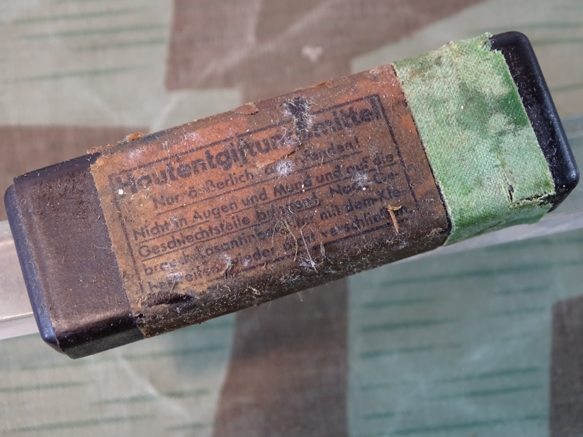 Wehrmacht Gas-Hautentgiftungsmittel Losantin, von 1942, grüner Ring