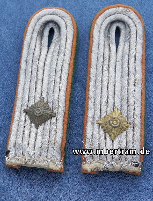Paar Schulterstücke Luftwaffe: Beamter Oberleutnant Nachrichtentruppe.