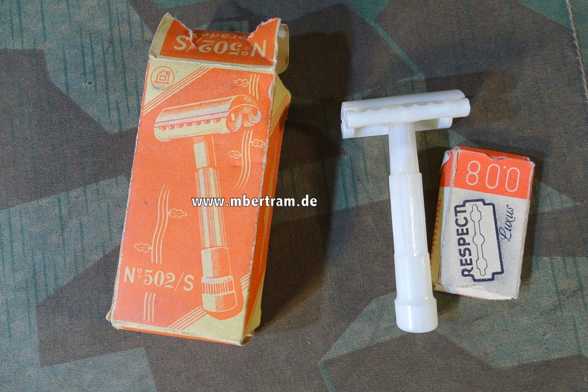 Nassrasierer mit Verpackung und Ersatzklingen, aus WH Nachlass