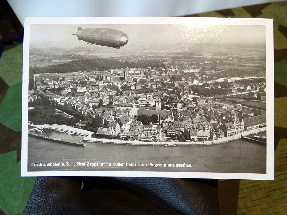 Postkarte Luftschiff " Graf Zeppelin in voller Fahrt vom Flugzeug aus gesehen" Gestempelt
