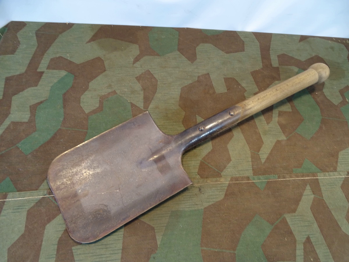 Wehrmacht Feldspaten / Schanzspaten , Herstellermarke 1942