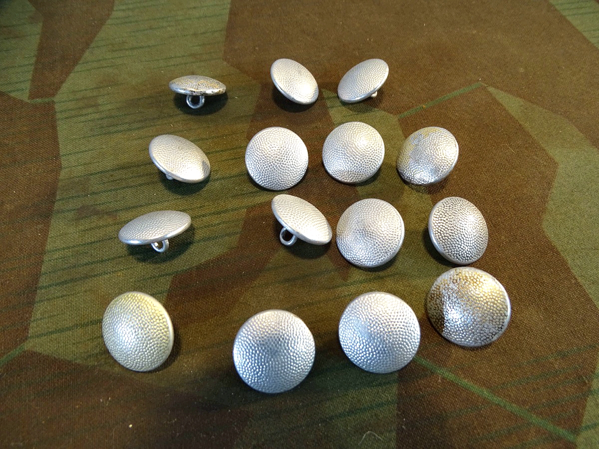 15 deutsche Uniformknöpfe 2. Weltkrieg , Friedr. Linden Lüdenscheid FLL 18 mm