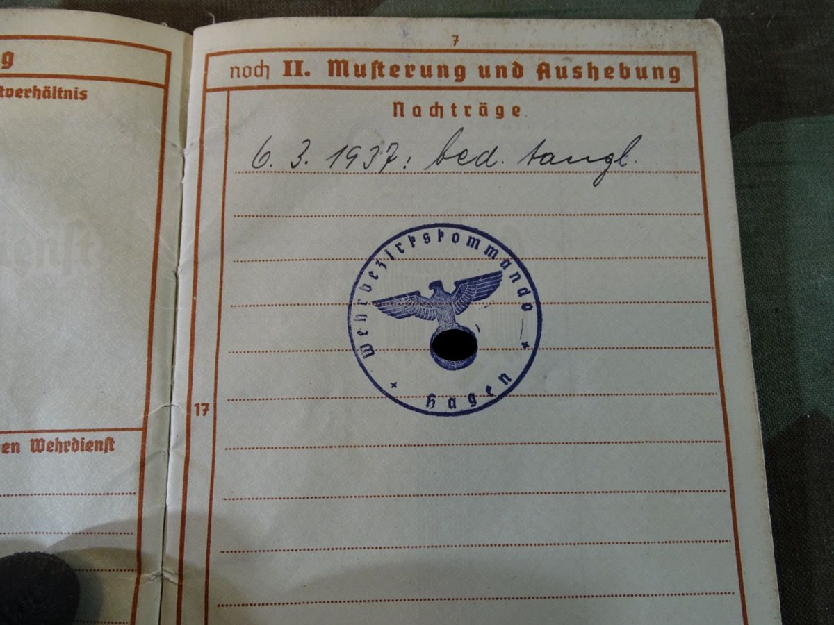 2 Wehrpässe 1. u 2. Weltkrieg mit 2 Hüllen u. Urkunde Ehrenkreuz f. Frontkämpfer 2 Wehrpässe 1. u 2. Weltkrieg mit 2 Hüllen u. Urkunde Ehrenkreuz f. Frontkämpfer